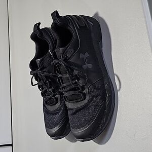 Under armour black size 10.5 athletic shoes